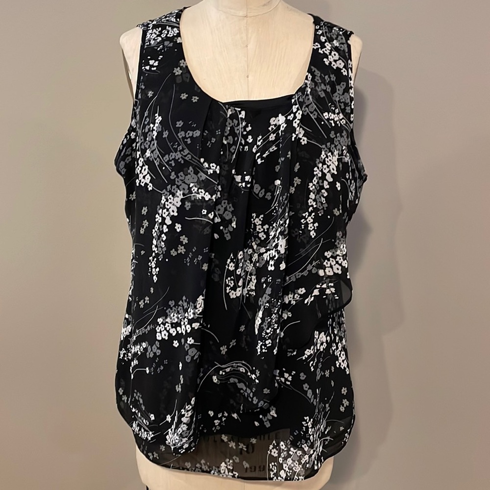 Dress barn sleeveless sheer with liner floral blouse